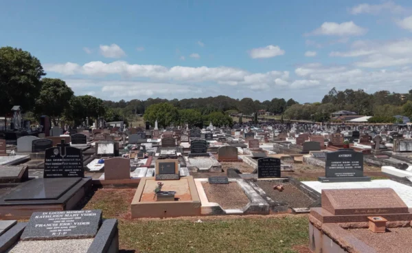 Photo: Lawn Cemetery